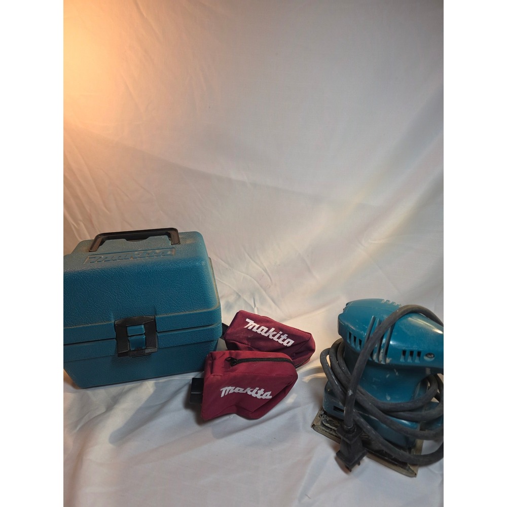 Makita Finishing Sander Corded Orbital Power Tool with Case and Dust Bags